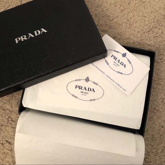 ⛔️SOLD⛔️ PRADA black leather wallet - Picture 2 of 8